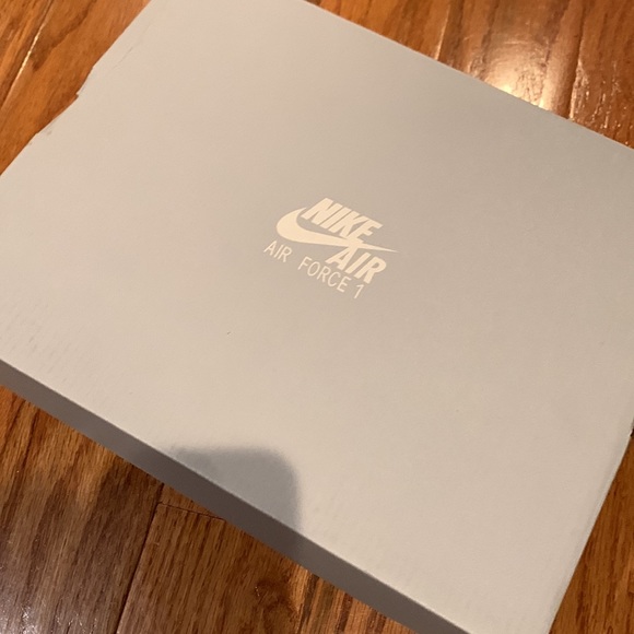 Air Force 1 (GS) in White - Picture 2 of 8